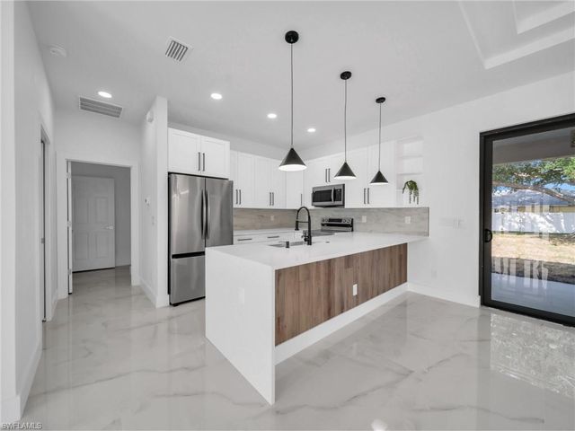 1201 NE 12th PL, Cape Coral, FL 33909