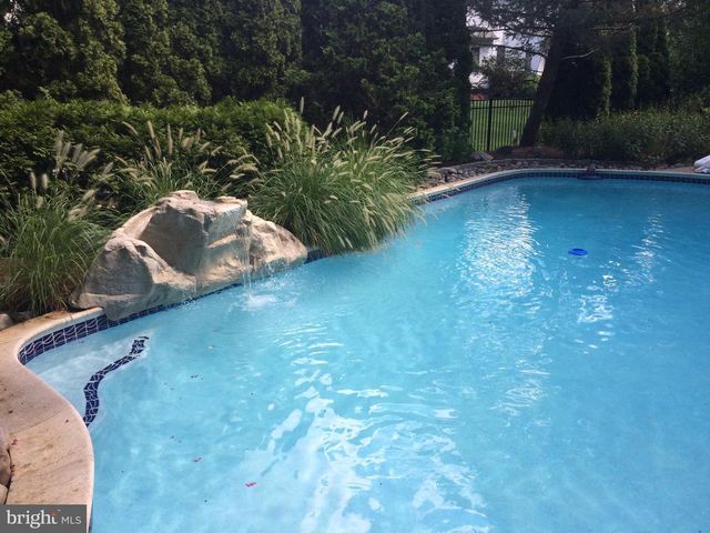 35 STANWYCK RD, Mount Laurel, NJ 08054