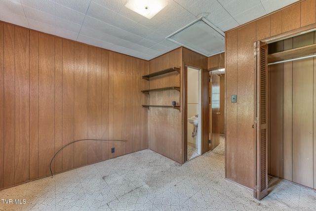 902 Beechwood Drive, Bristol, TN 37620