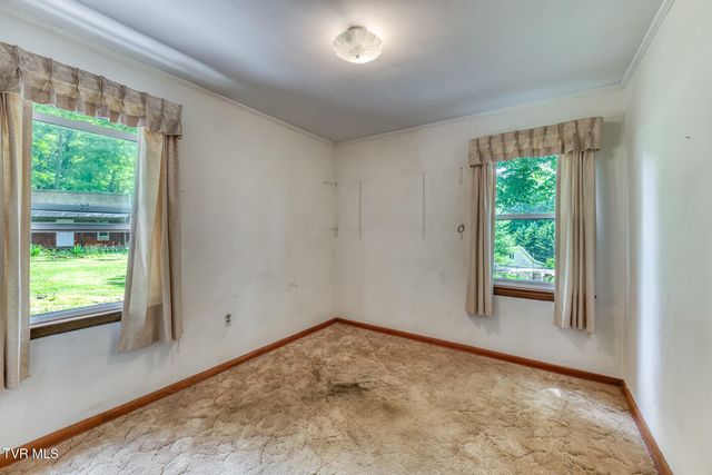 902 Beechwood Drive, Bristol, TN 37620