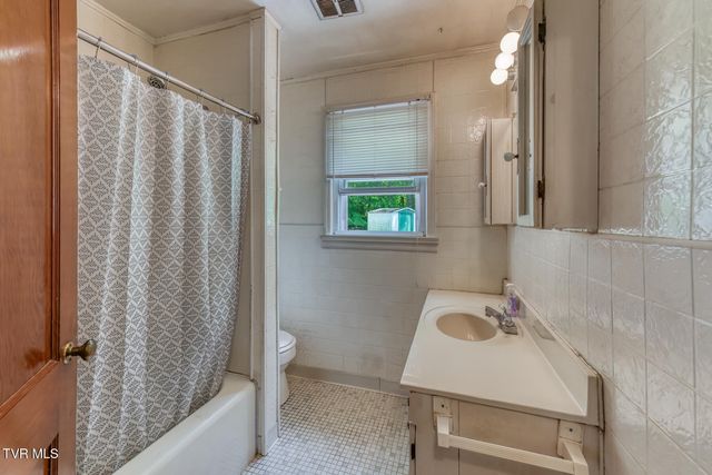 902 Beechwood Drive, Bristol, TN 37620