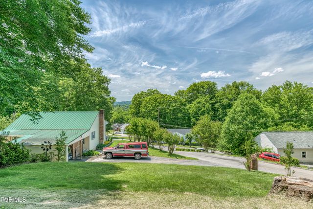 902 Beechwood Drive, Bristol, TN 37620