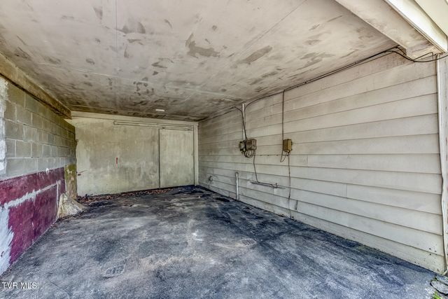 902 Beechwood Drive, Bristol, TN 37620