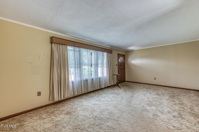 902 Beechwood Drive, Bristol, TN 37620
