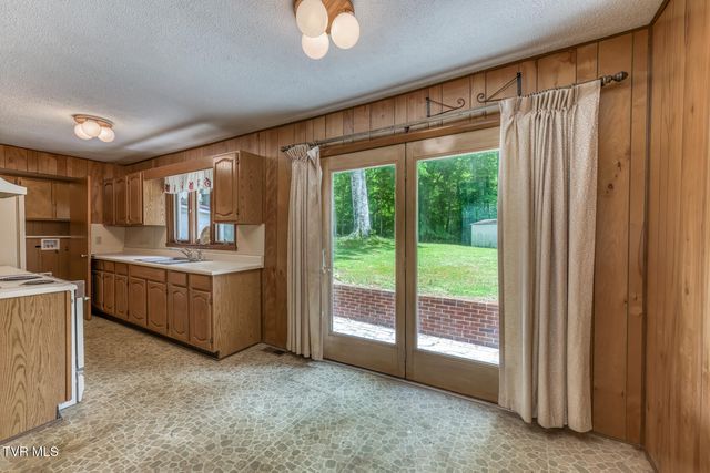 902 Beechwood Drive, Bristol, TN 37620