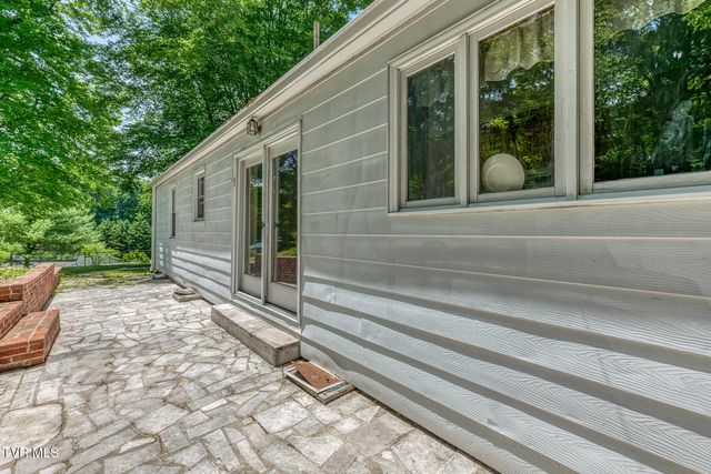 902 Beechwood Drive, Bristol, TN 37620