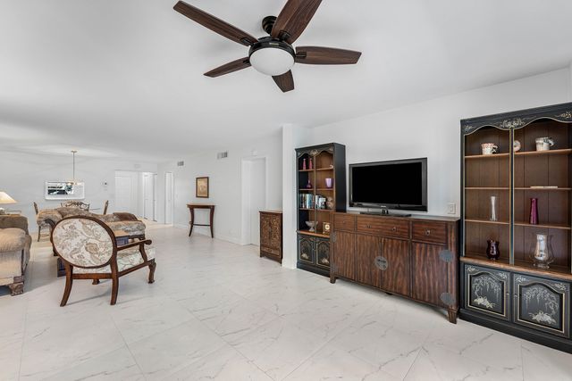 250 JOHN F KENNEDY Drive 107, Atlantis, FL 33462
