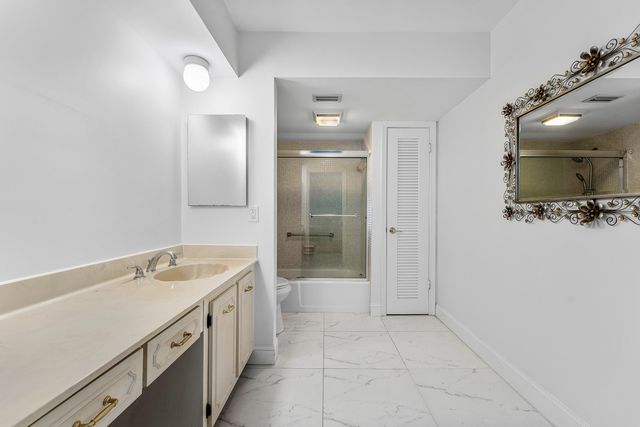 250 JOHN F KENNEDY Drive 107, Atlantis, FL 33462