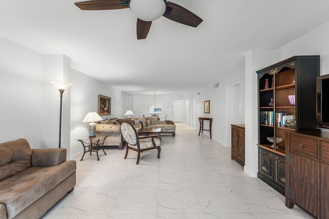 250 JOHN F KENNEDY Drive 107, Atlantis, FL 33462