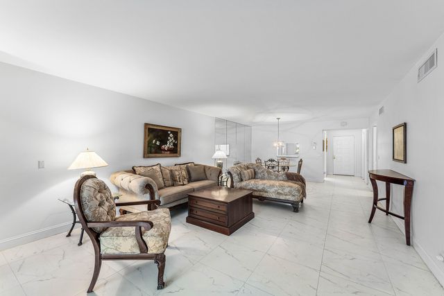 250 JOHN F KENNEDY Drive 107, Atlantis, FL 33462