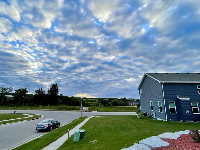 951 Margarets Way, Belleville, WI 53508