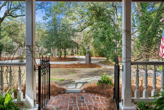 100 W Walker Drive, Summerville, SC 29483