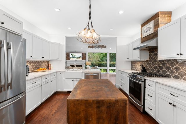 100 W Walker Drive, Summerville, SC 29483