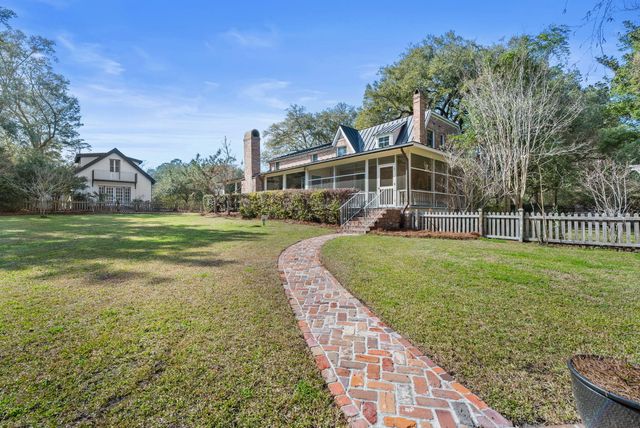 100 W Walker Drive, Summerville, SC 29483