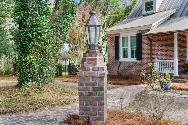 100 W Walker Drive, Summerville, SC 29483