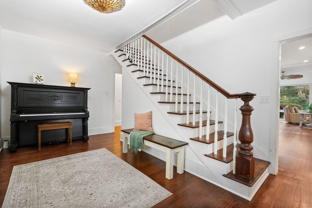 Image 13 of property listing at 100 W Walker Drive, Summerville, SC 29483