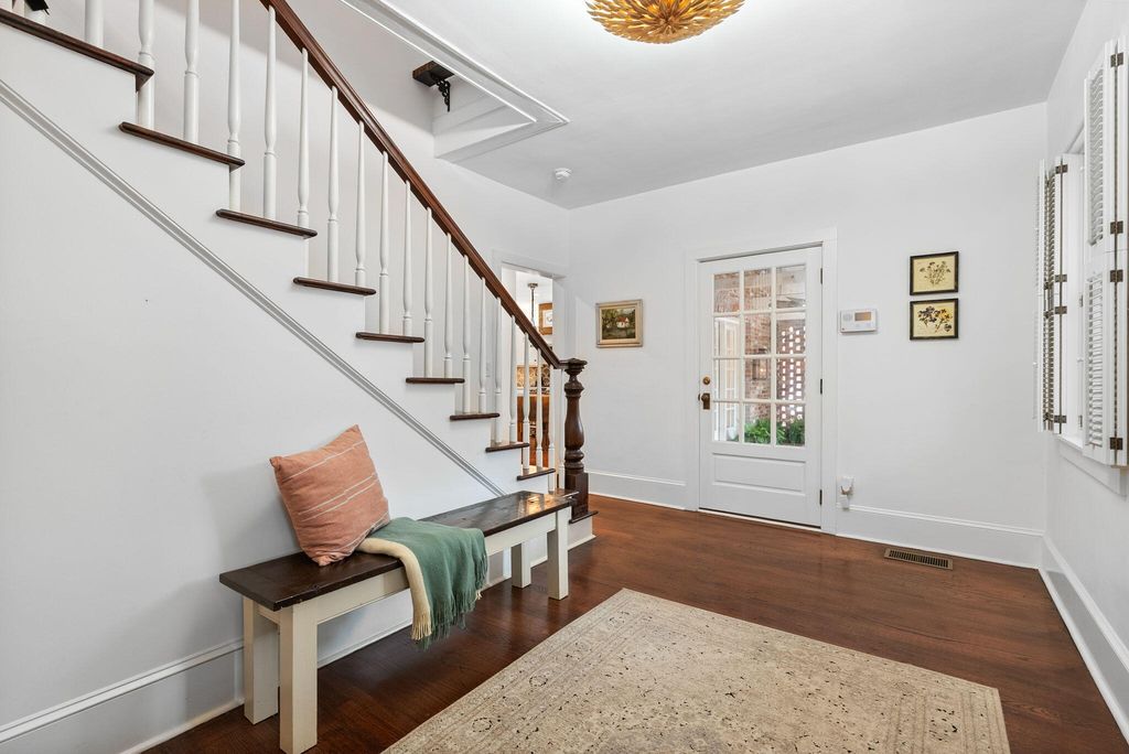 Image 14 of property listing at 100 W Walker Drive, Summerville, SC 29483