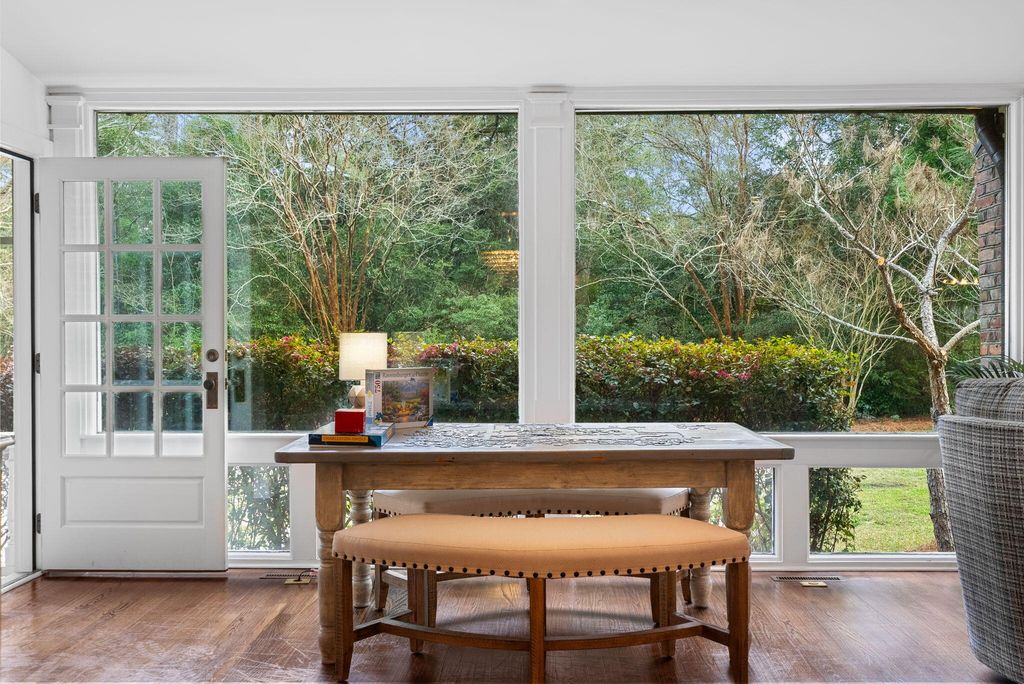 Image 20 of property listing at 100 W Walker Drive, Summerville, SC 29483