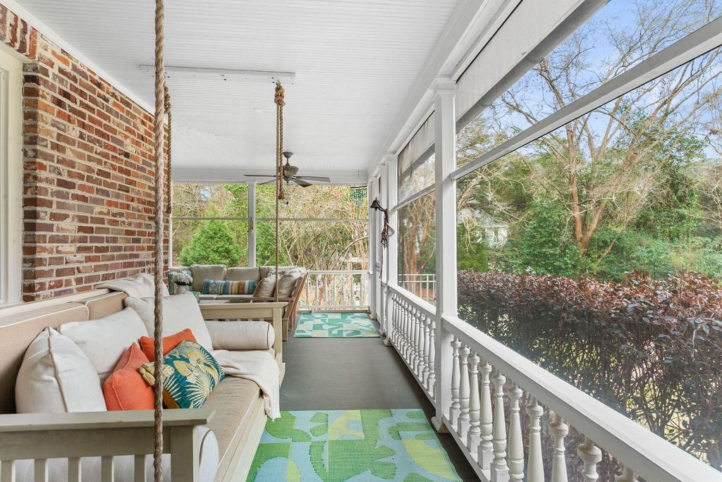 Image 21 of property listing at 100 W Walker Drive, Summerville, SC 29483