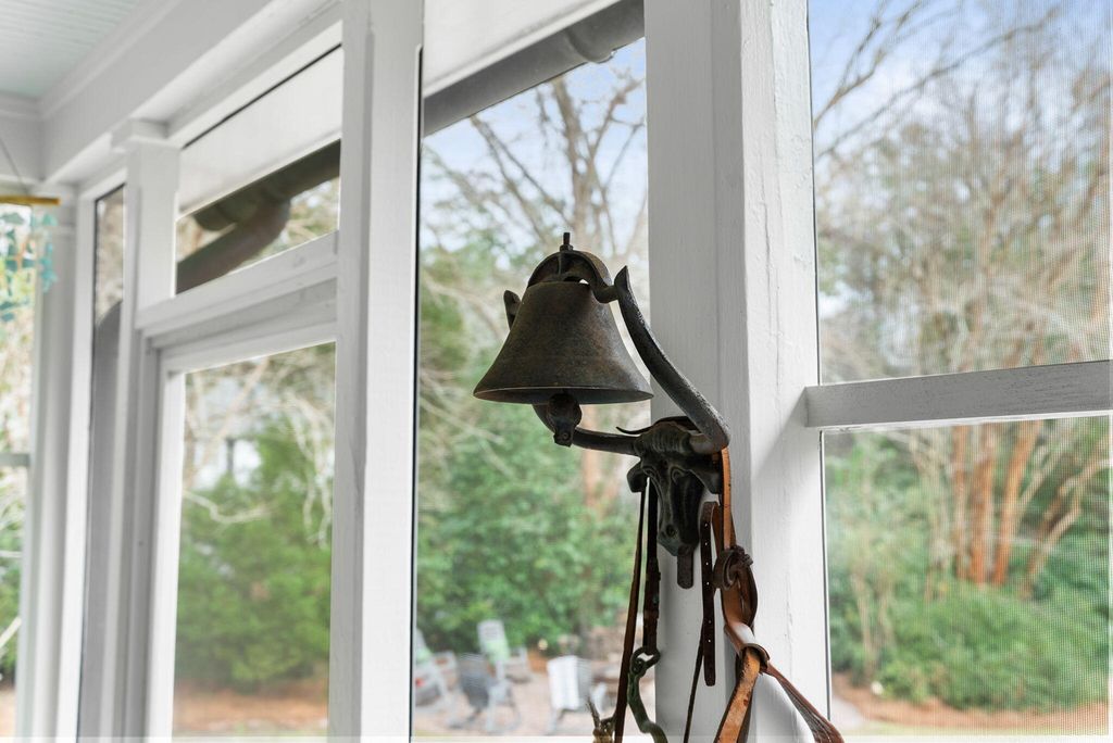 Image 22 of property listing at 100 W Walker Drive, Summerville, SC 29483