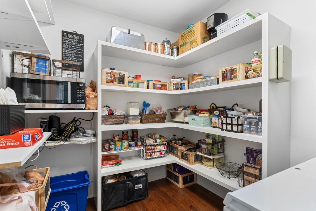 Image 31 of property listing at 100 W Walker Drive, Summerville, SC 29483