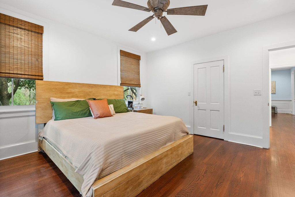 Image 34 of property listing at 100 W Walker Drive, Summerville, SC 29483