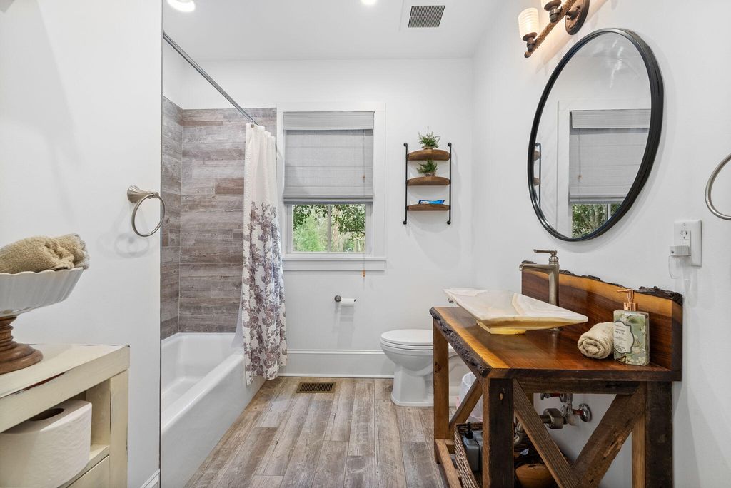 Image 35 of property listing at 100 W Walker Drive, Summerville, SC 29483