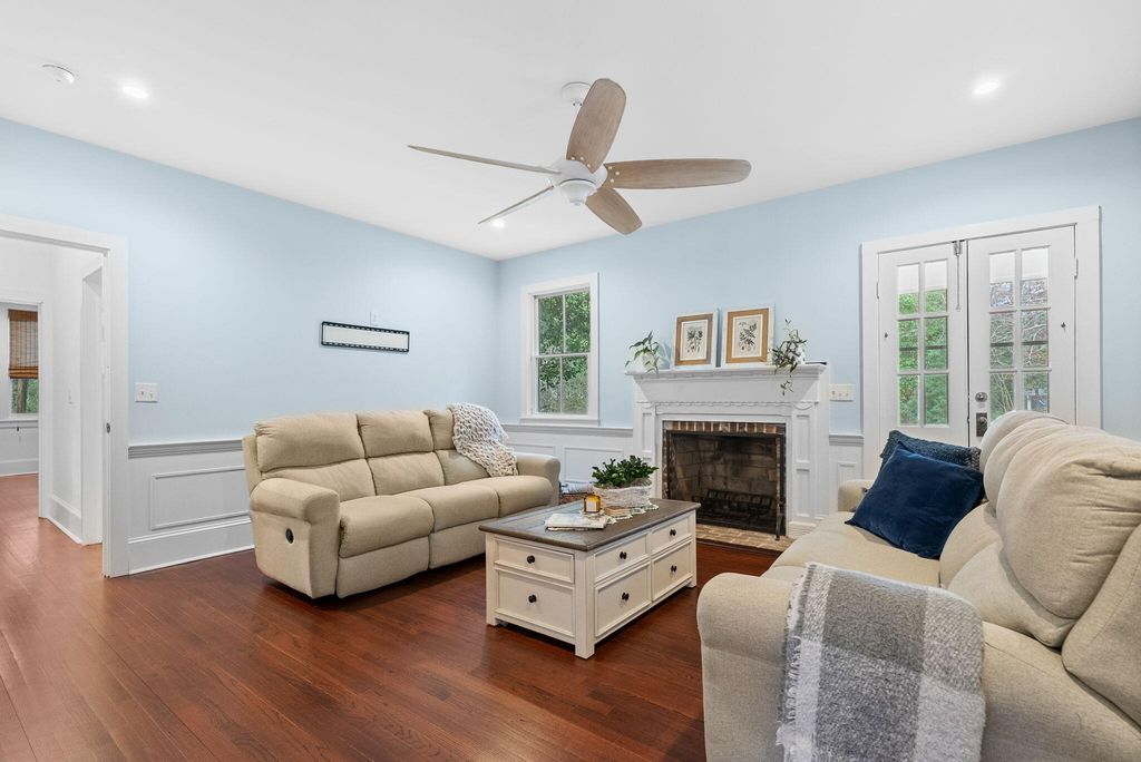 Image 36 of property listing at 100 W Walker Drive, Summerville, SC 29483