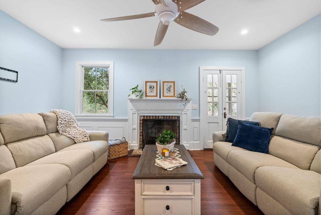 Image 38 of property listing at 100 W Walker Drive, Summerville, SC 29483