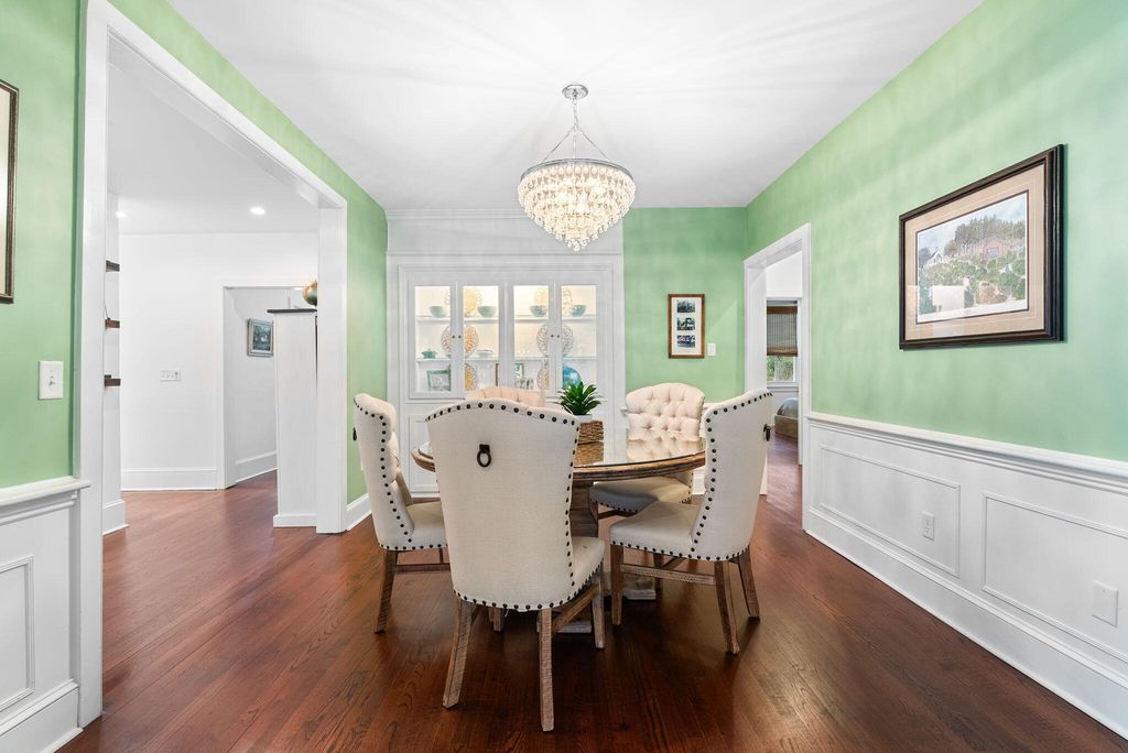 Image 40 of property listing at 100 W Walker Drive, Summerville, SC 29483