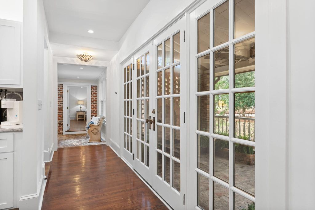 Image 41 of property listing at 100 W Walker Drive, Summerville, SC 29483