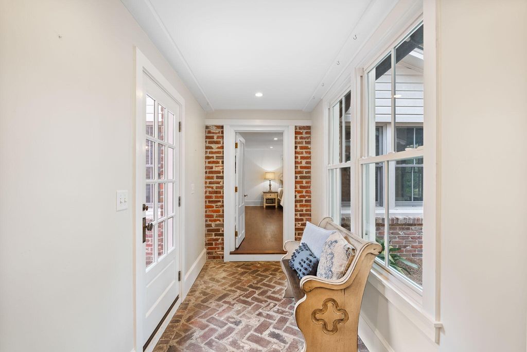 Image 42 of property listing at 100 W Walker Drive, Summerville, SC 29483