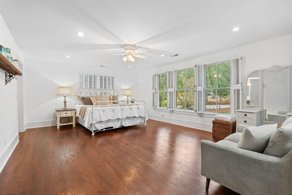 Image 43 of property listing at 100 W Walker Drive, Summerville, SC 29483