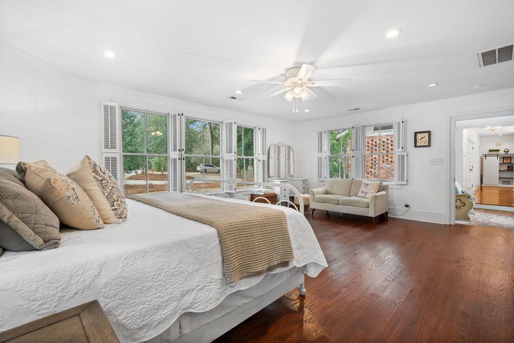 Image 44 of property listing at 100 W Walker Drive, Summerville, SC 29483