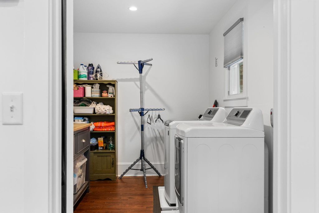 Image 45 of property listing at 100 W Walker Drive, Summerville, SC 29483