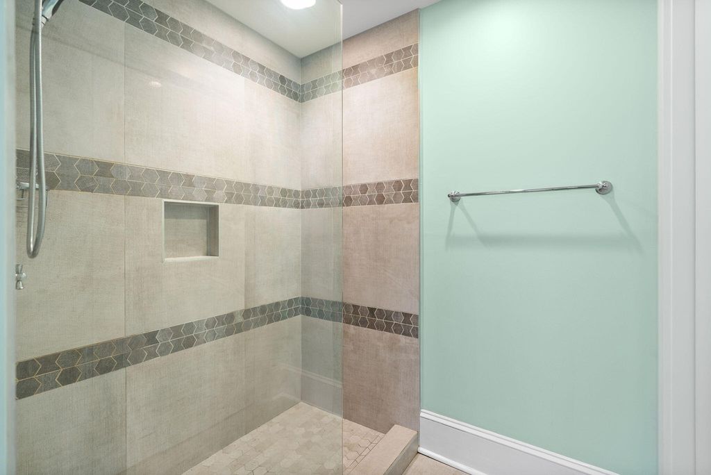 Image 47 of property listing at 100 W Walker Drive, Summerville, SC 29483