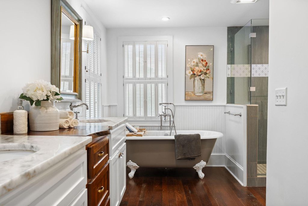 Image 54 of property listing at 100 W Walker Drive, Summerville, SC 29483