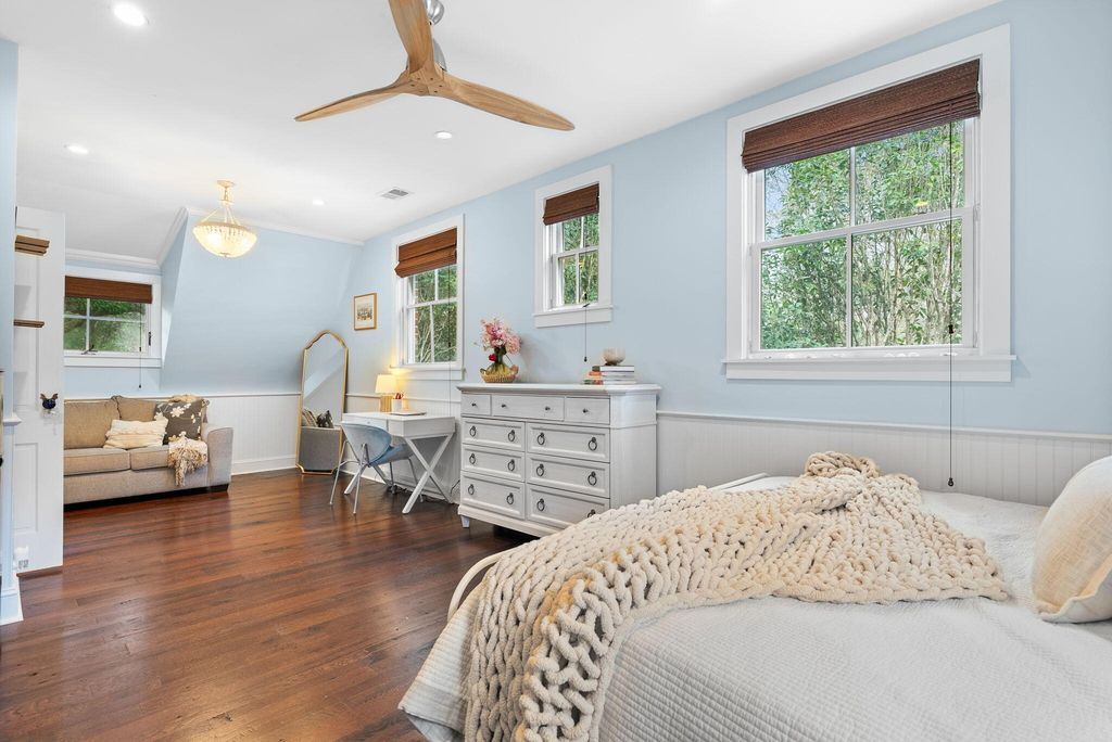 Image 59 of property listing at 100 W Walker Drive, Summerville, SC 29483