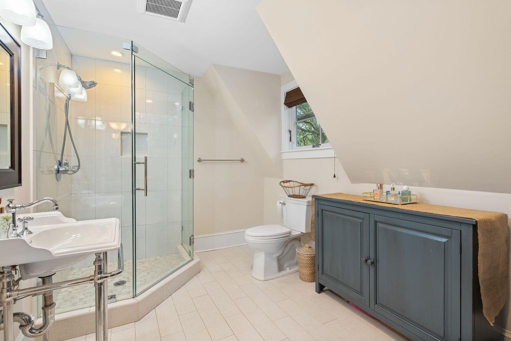 Image 62 of property listing at 100 W Walker Drive, Summerville, SC 29483