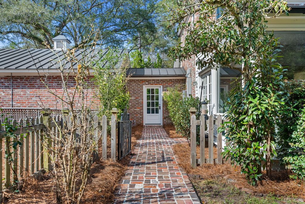 Image 63 of property listing at 100 W Walker Drive, Summerville, SC 29483