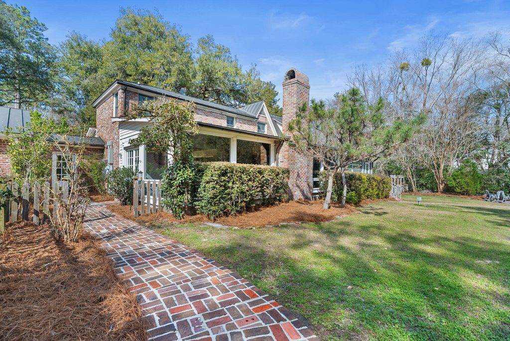 Image 64 of property listing at 100 W Walker Drive, Summerville, SC 29483