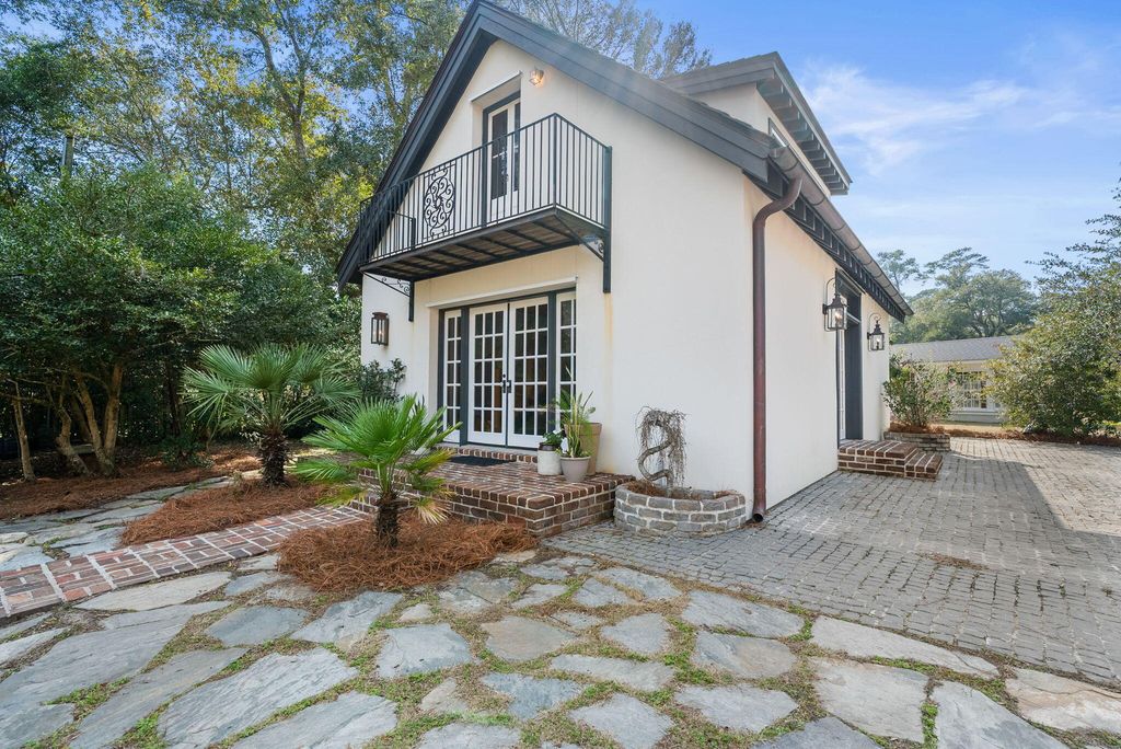 Image 66 of property listing at 100 W Walker Drive, Summerville, SC 29483