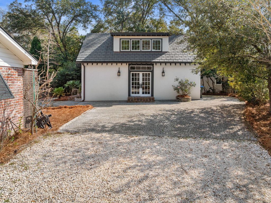 Image 73 of property listing at 100 W Walker Drive, Summerville, SC 29483