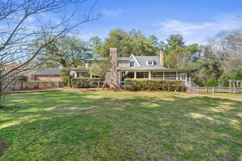 Image 75 of property listing at 100 W Walker Drive, Summerville, SC 29483