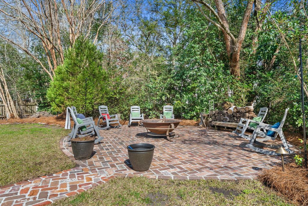 Image 76 of property listing at 100 W Walker Drive, Summerville, SC 29483