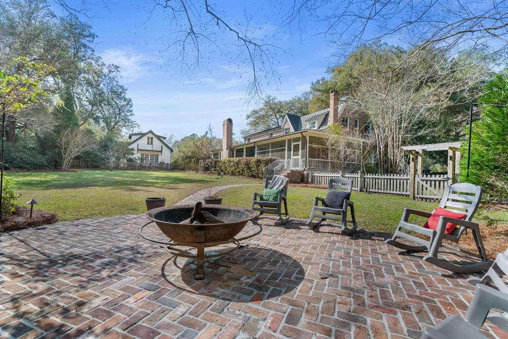 Image 77 of property listing at 100 W Walker Drive, Summerville, SC 29483