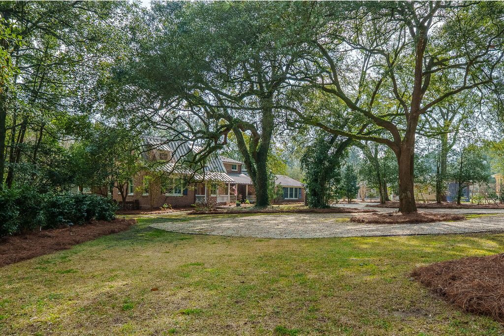 Image 84 of property listing at 100 W Walker Drive, Summerville, SC 29483