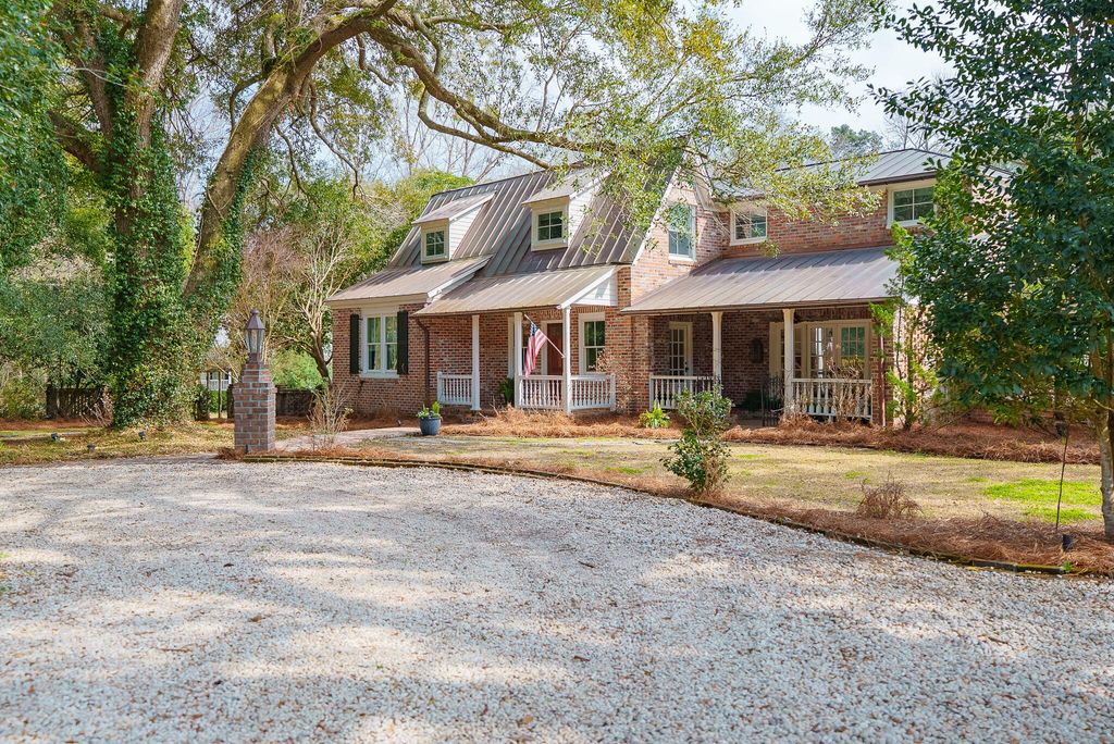 Image 88 of property listing at 100 W Walker Drive, Summerville, SC 29483