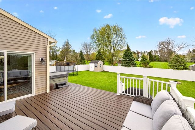 3196 Peacock Circle, Macedon, NY 14502