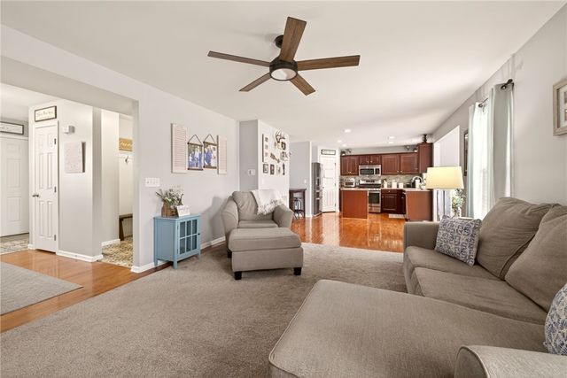 3196 Peacock Circle, Macedon, NY 14502